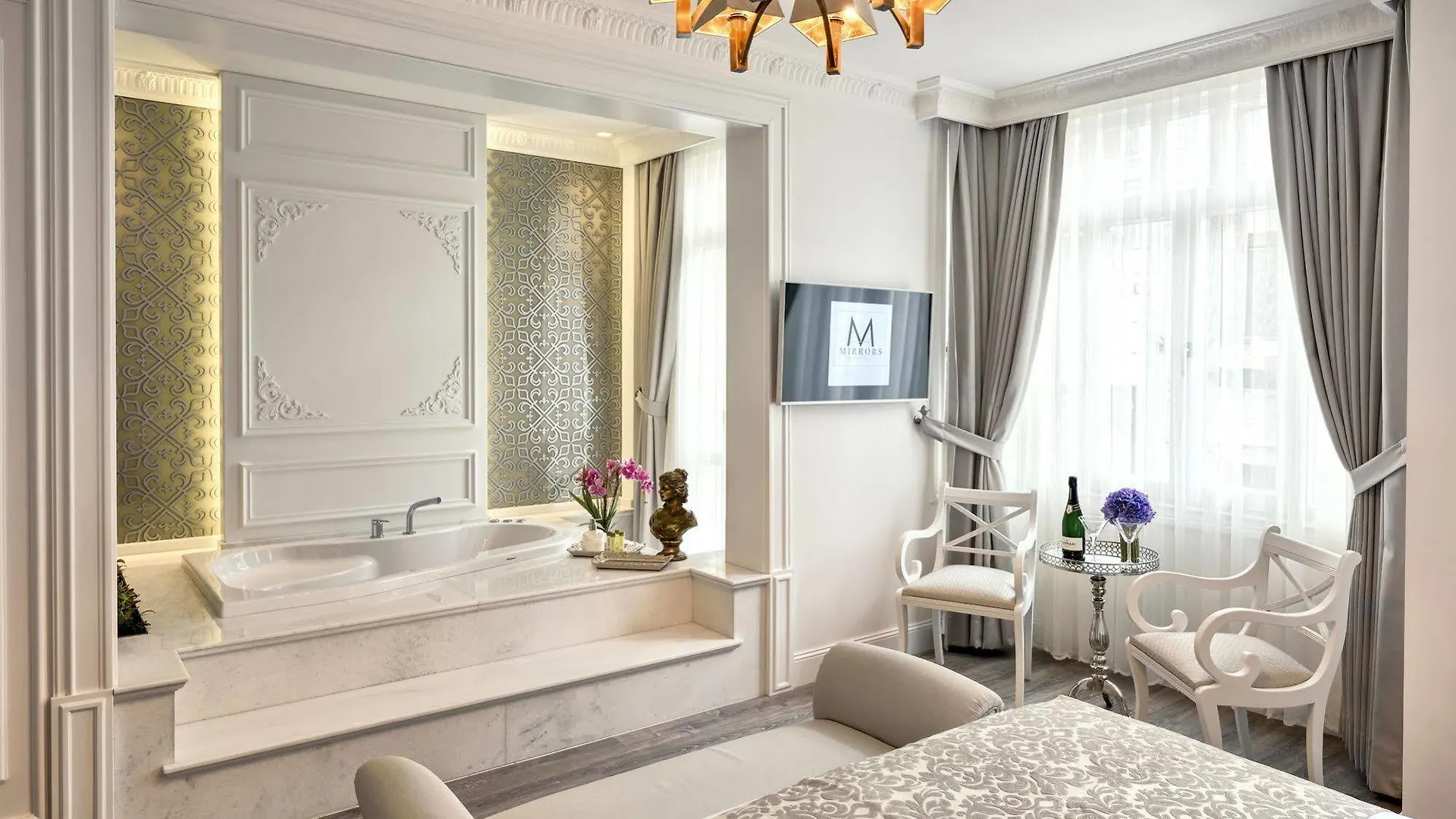 Mirrors Hotel Istanboel
